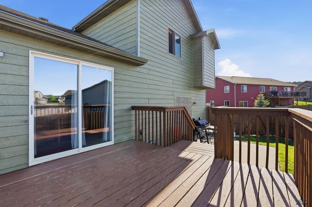 7230 CASTLEWOOD DR, Summerset, SD 57719