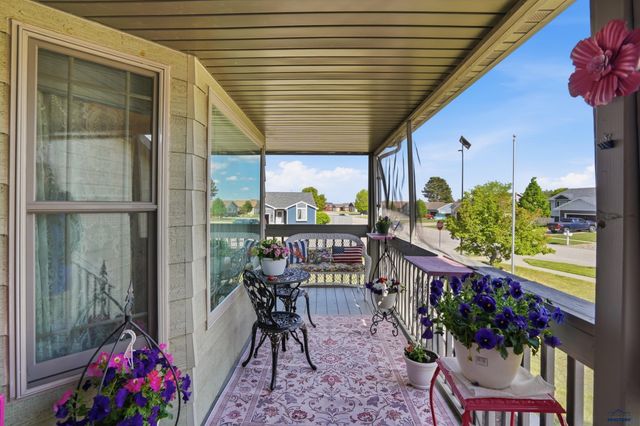 7230 CASTLEWOOD DR, Summerset, SD 57719