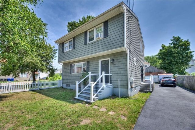 16 Arlington Ave, Warren, RI 02885