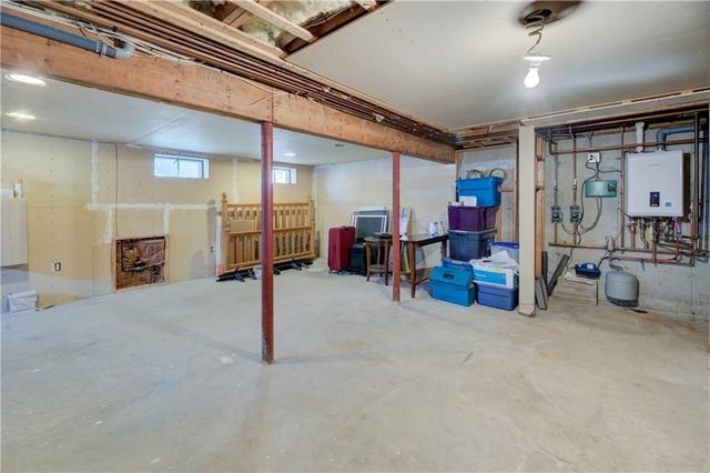 16 Arlington Ave, Warren, RI 02885