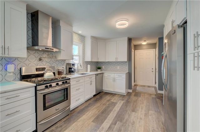 16 Arlington Ave, Warren, RI 02885