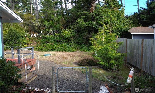 2446 S Pleasant Drive, Westport, WA 98595