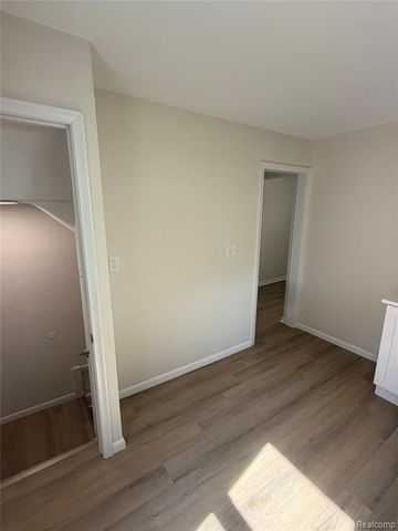 2079 Mclain Avenue, Lincoln Park, MI 48146