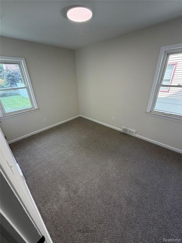 2079 Mclain Avenue, Lincoln Park, MI 48146