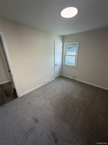 2079 Mclain Avenue, Lincoln Park, MI 48146