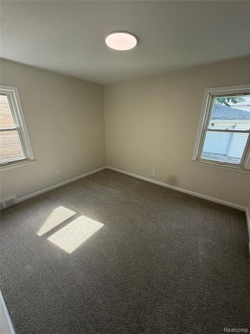 2079 Mclain Avenue, Lincoln Park, MI 48146