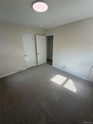 2079 Mclain Avenue, Lincoln Park, MI 48146