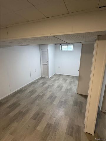 2079 Mclain Avenue, Lincoln Park, MI 48146