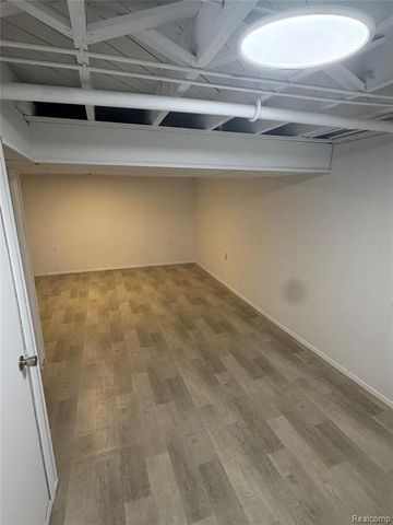 2079 Mclain Avenue, Lincoln Park, MI 48146