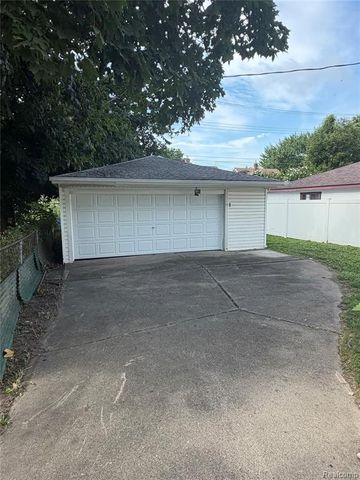 2079 Mclain Avenue, Lincoln Park, MI 48146
