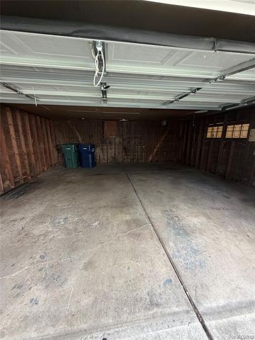 2079 Mclain Avenue, Lincoln Park, MI 48146