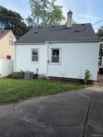 2079 Mclain Avenue, Lincoln Park, MI 48146