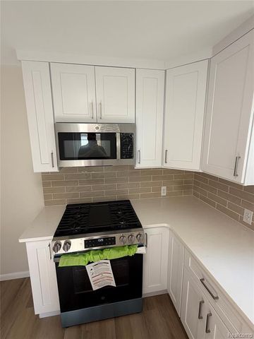 2079 Mclain Avenue, Lincoln Park, MI 48146