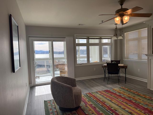 1273 Graves Harbor Trl Apt 318, Huddleston, VA 24104