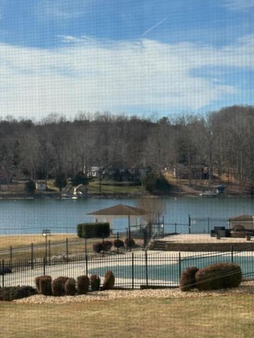 1273 Graves Harbor Trl Apt 318, Huddleston, VA 24104