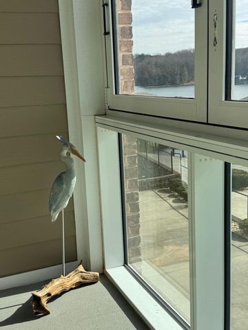 1273 Graves Harbor Trl Apt 318, Huddleston, VA 24104