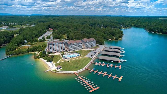 1273 Graves Harbor Trl Apt 318, Huddleston, VA 24104