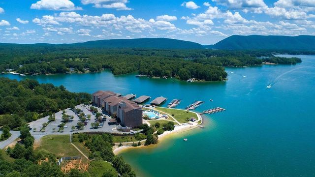 1273 Graves Harbor Trl Apt 318, Huddleston, VA 24104