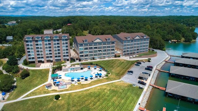1273 Graves Harbor Trl Apt 318, Huddleston, VA 24104