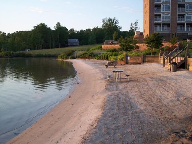 1273 Graves Harbor Trl Apt 318, Huddleston, VA 24104