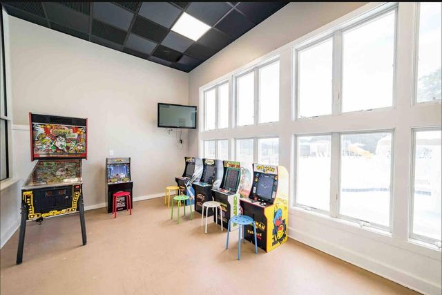 1273 Graves Harbor Trl Apt 318, Huddleston, VA 24104