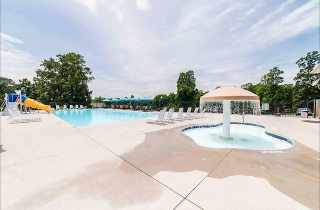 1273 Graves Harbor Trl Apt 318, Huddleston, VA 24104