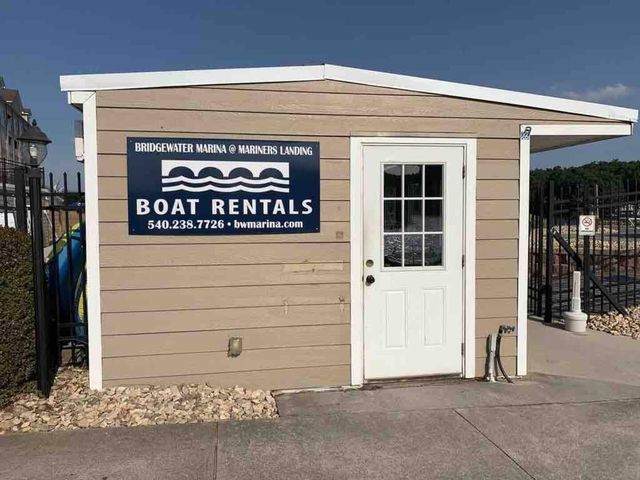 1273 Graves Harbor Trl Apt 318, Huddleston, VA 24104