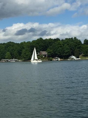 1273 Graves Harbor Trl Apt 318, Huddleston, VA 24104