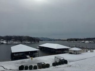 1273 Graves Harbor Trl Apt 318, Huddleston, VA 24104