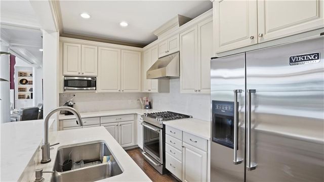 77 Peachtree Place NE 605, Atlanta, GA 30309