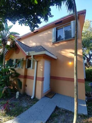 2261 NE 171ST Street 4, North Miami Beach, FL 33160