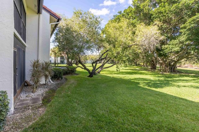 5881 Parkwalk Drive, Boynton Beach, FL 33472