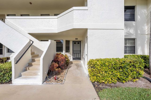 5881 Parkwalk Drive, Boynton Beach, FL 33472