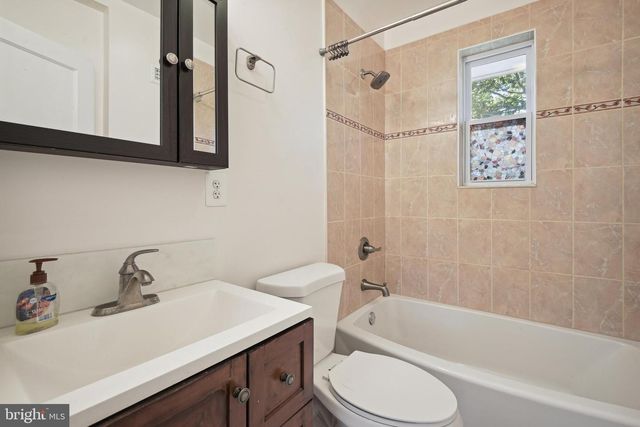 5817 GREENTREE RD, Bethesda, MD 20817