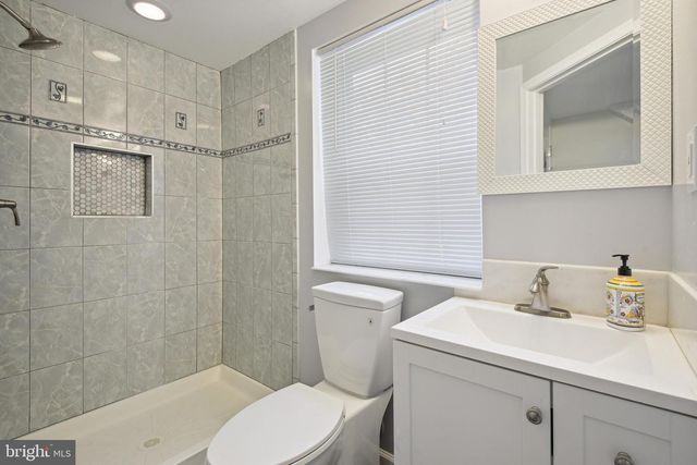 5817 GREENTREE RD, Bethesda, MD 20817