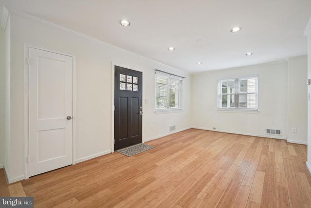 5817 GREENTREE RD, Bethesda, MD 20817