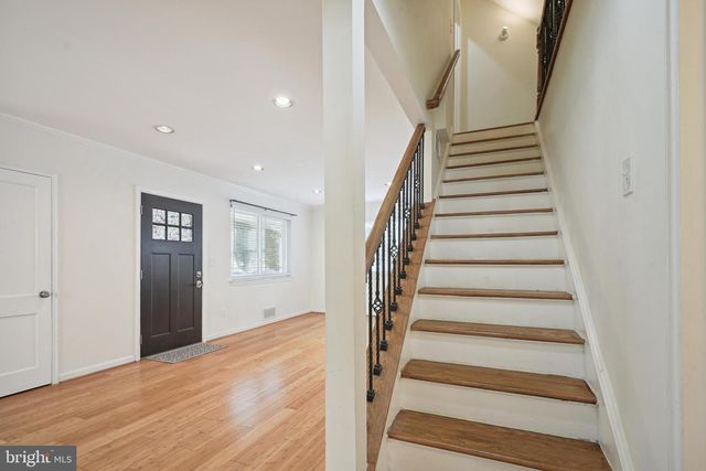 5817 GREENTREE RD, Bethesda, MD 20817