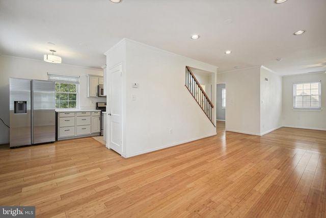 5817 GREENTREE RD, Bethesda, MD 20817