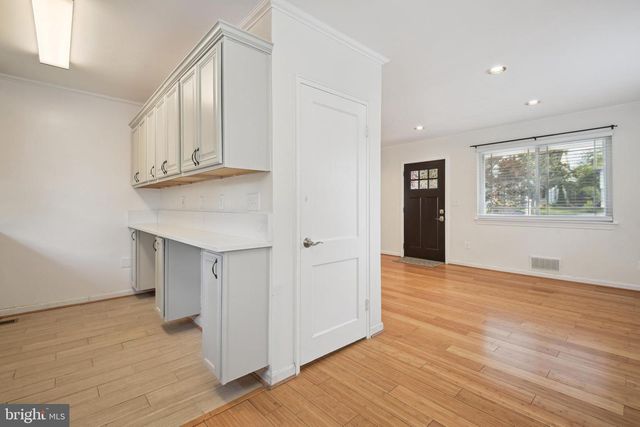 5817 GREENTREE RD, Bethesda, MD 20817