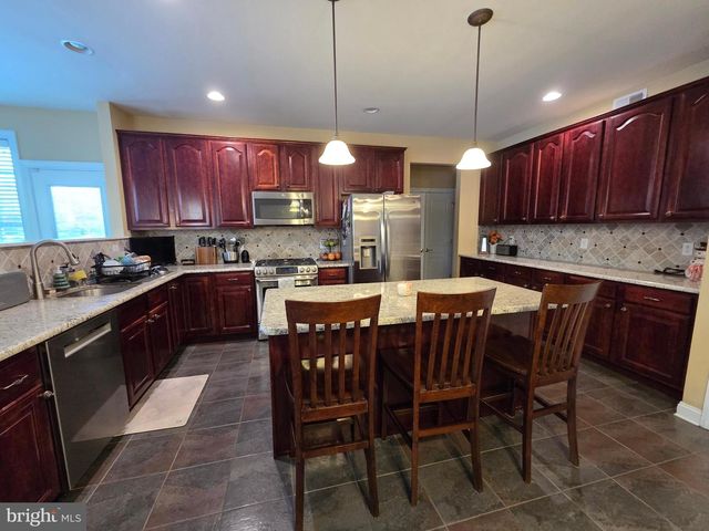 1 HARVEST DR, Pittsgrove, NJ 08318