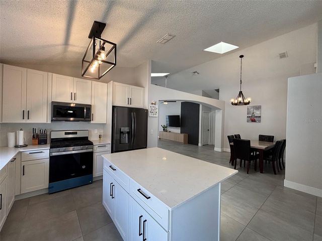 2521 ONEIDA LOOP, Kissimmee, FL 34747