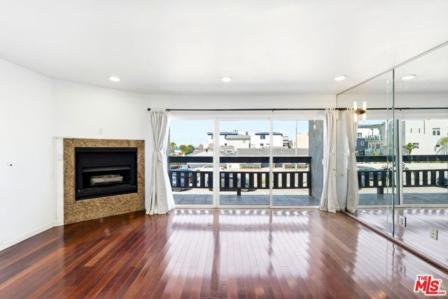 320 Hermosa Avenue 102, Hermosa Beach, CA 90254