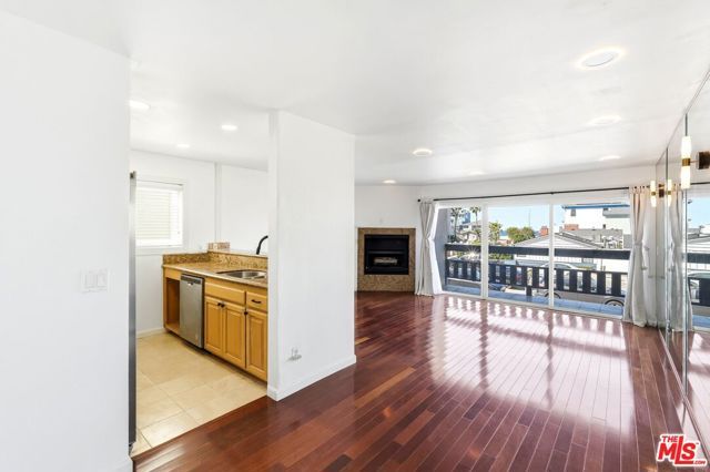 320 Hermosa Avenue 102, Hermosa Beach, CA 90254
