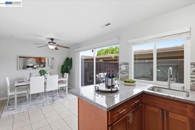 2465 Arf Ave, Hayward, CA 94545