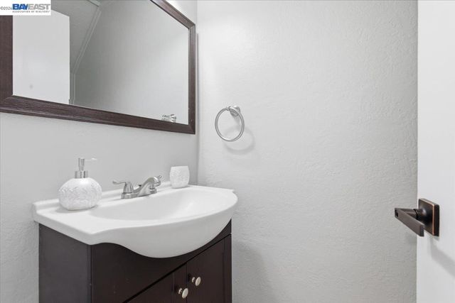 2465 Arf Ave, Hayward, CA 94545