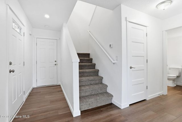 1428 N Michigan Ln, Greenacres, WA 99016