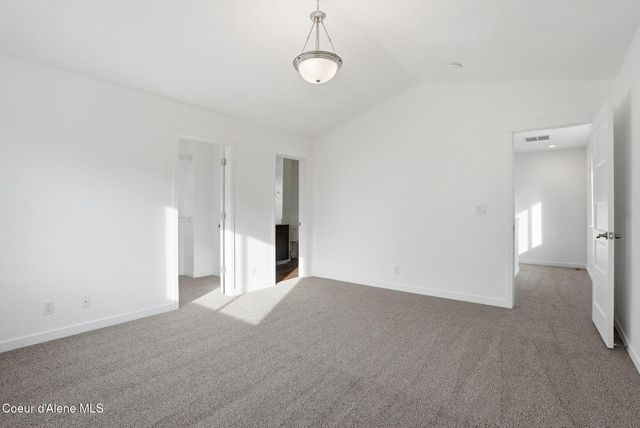1428 N Michigan Ln, Greenacres, WA 99016