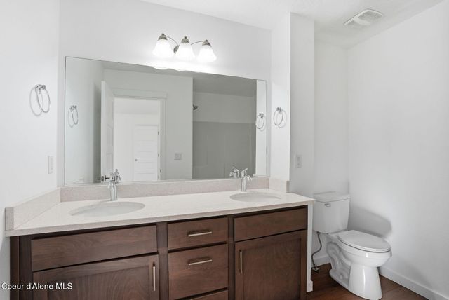 1428 N Michigan Ln, Greenacres, WA 99016