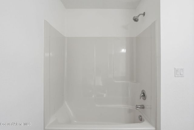 1428 N Michigan Ln, Greenacres, WA 99016