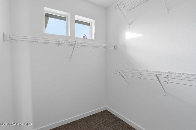 1428 N Michigan Ln, Greenacres, WA 99016